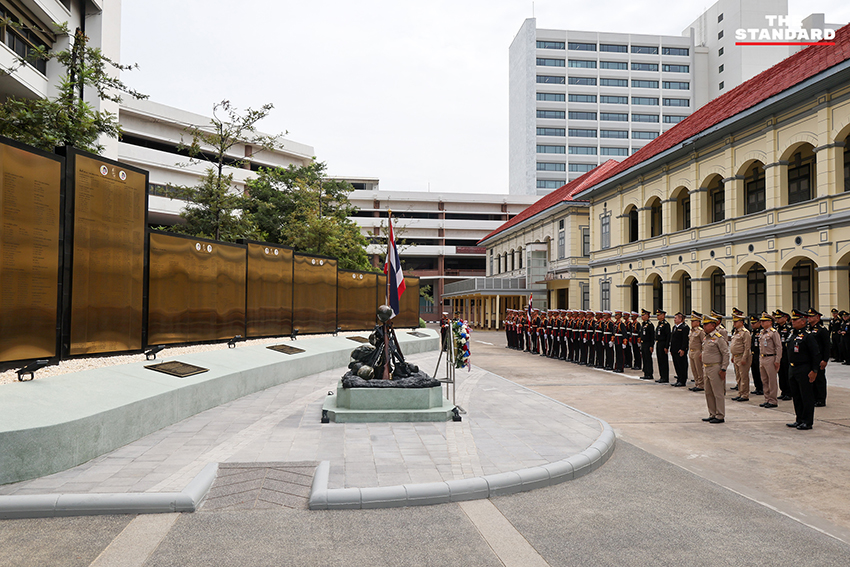 รัฐมนตรีว่าการกระทรวงกลาโหมตรวจเยี่ยมกองบัญชาการกองทัพบกและพบปะผู้บัญชาการทหารบก 3