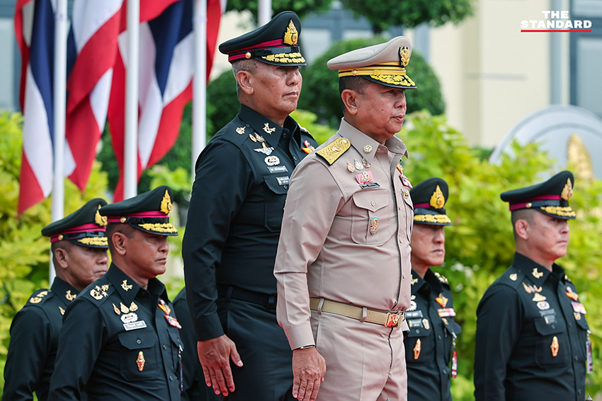 รัฐมนตรีว่าการกระทรวงกลาโหมตรวจเยี่ยมกองบัญชาการกองทัพบกและพบปะผู้บัญชาการทหารบก 4
