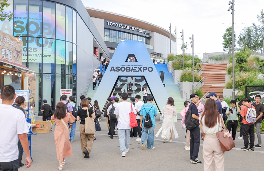 วงเกิร์ลกรุ๊ป ATARASHII GAKKO! กำลังแสดงบนเวทีในงาน ASOBIEXPO 2026 10