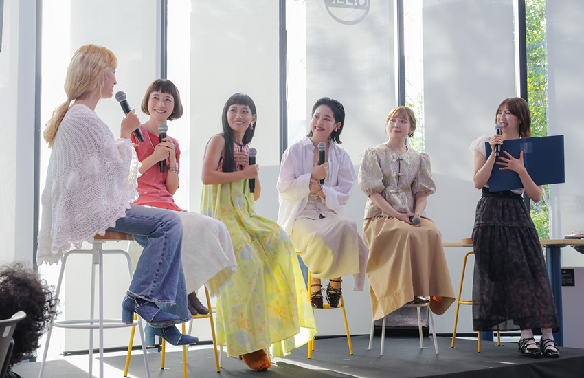 วงเกิร์ลกรุ๊ป ATARASHII GAKKO! กำลังแสดงบนเวทีในงาน ASOBIEXPO 2026 15