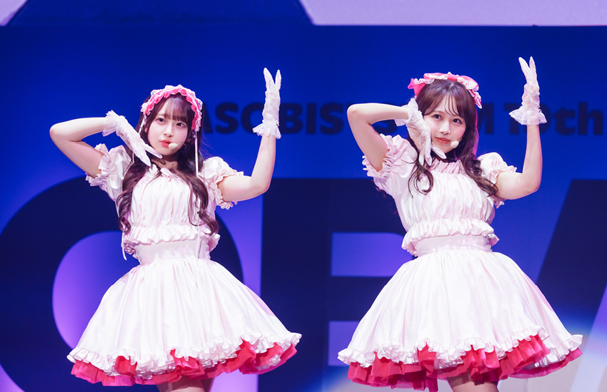 วงเกิร์ลกรุ๊ป ATARASHII GAKKO! กำลังแสดงบนเวทีในงาน ASOBIEXPO 2026 19