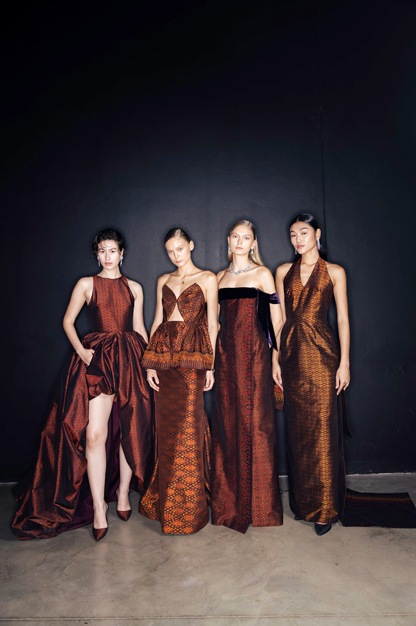 ภาพแฟชั่นโชว์ ATELIER DE GRÂCE HAUTE COUTURE นำเสนอผลงานผ้าไหมมัดหมี่จาก 7 ดีไซเนอร์ระดับตำนานของไทย 12