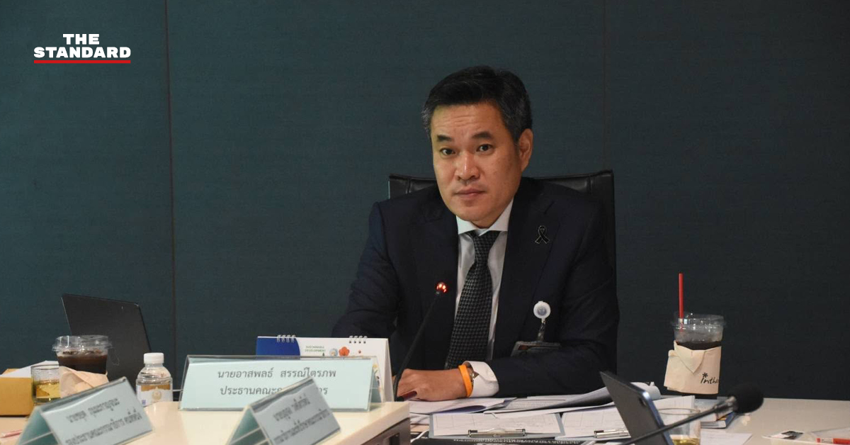 อาสพลธ์ สรรณ์ไตรภพ สส.ศรีสะเกษ พรรคภูมิใจไทย กำลังให้สัมภาษณ์สื่อมวลชน
