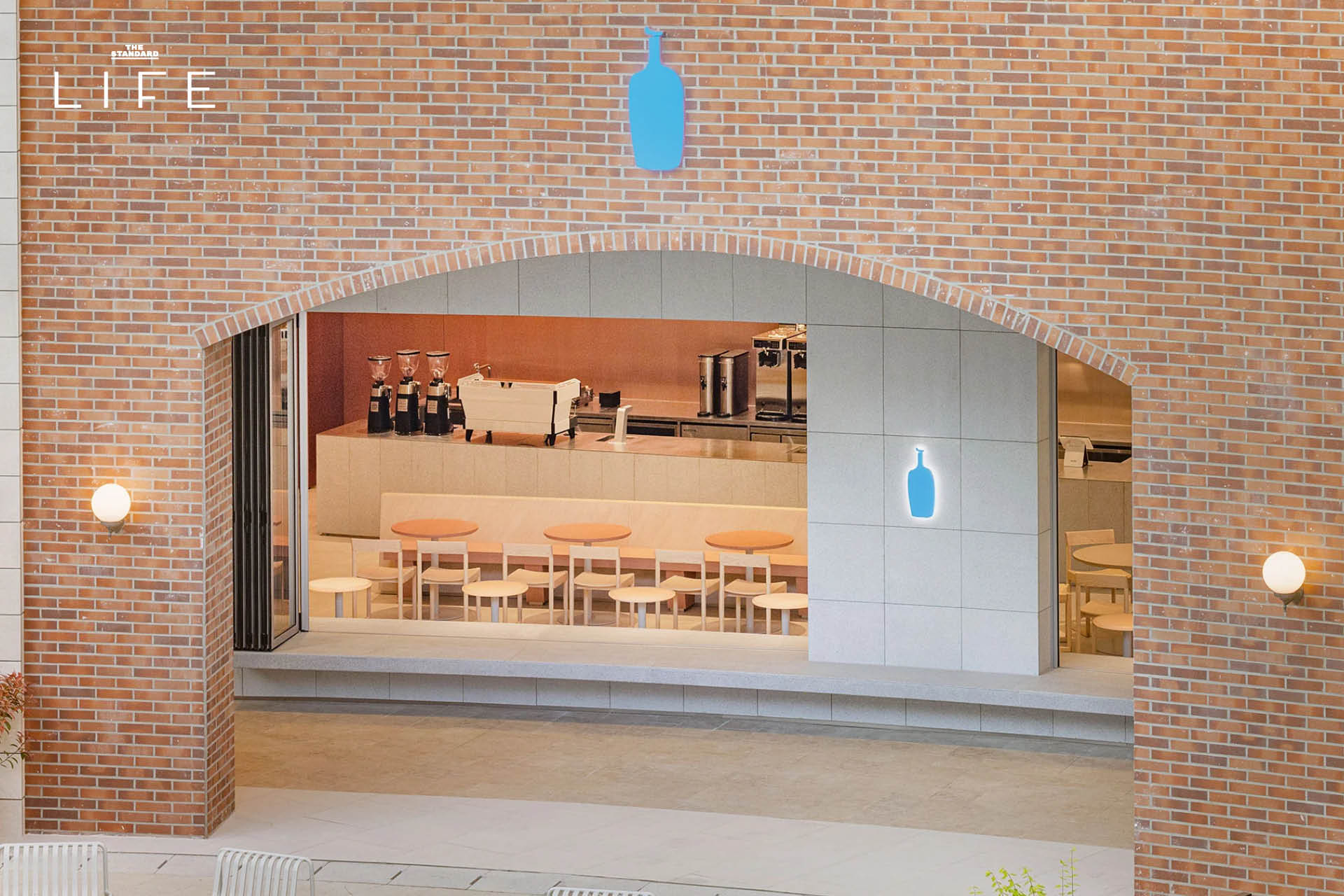 โลโก้ Blue Bottle Coffee ขวดสีฟ้าอันเป็นเอกลักษณ์ 2