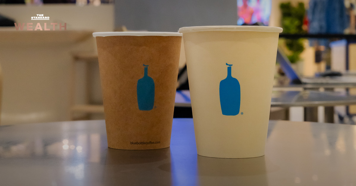 ภาพบรรยากาศ Blue Bottle Coffee สาขา Central Park ที่มีลูกค้าต่อแถวยาวเหยียด