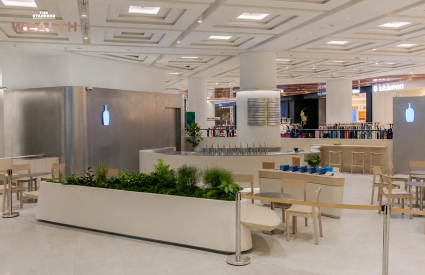ภาพบรรยากาศ Blue Bottle Coffee สาขา Central Park ที่มีลูกค้าต่อแถวยาวเหยียด 1