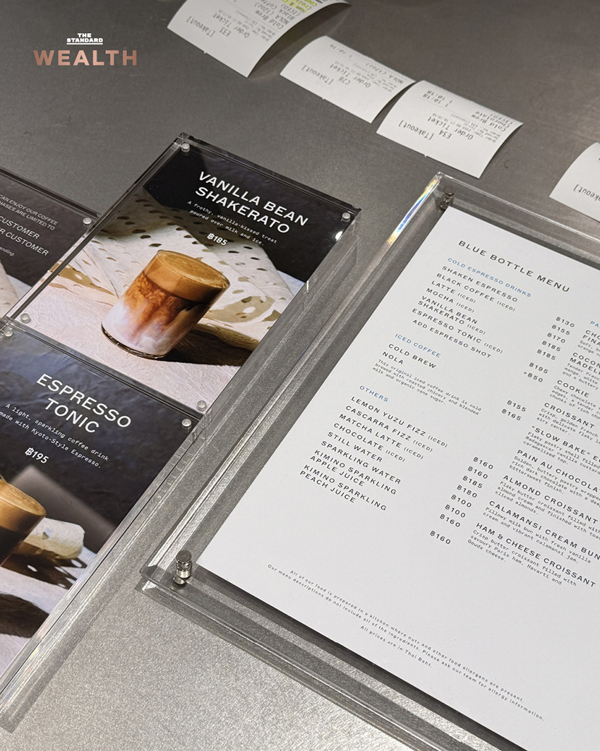 ภาพบรรยากาศ Blue Bottle Coffee สาขา Central Park ที่มีลูกค้าต่อแถวยาวเหยียด 7