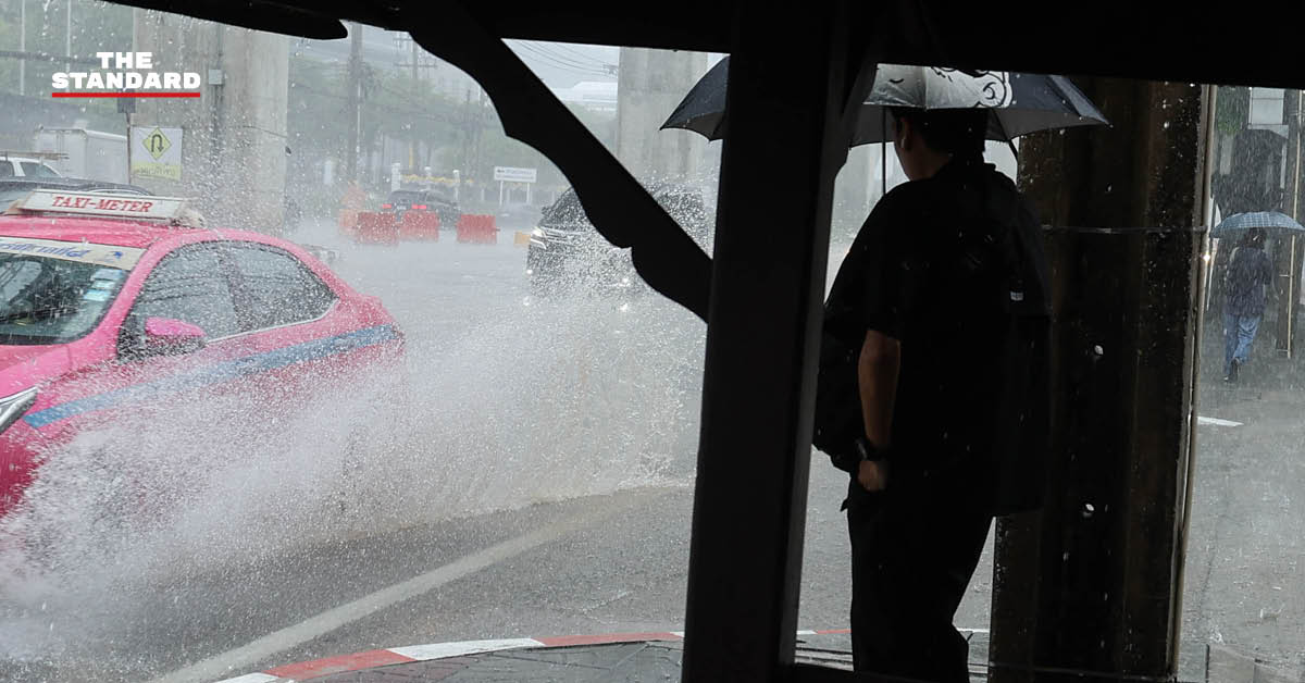 เจ้าหน้าที่ กทม. เตรียมพร้อมรับมือสถานการณ์ฝนตกหนักและน้ำท่วม