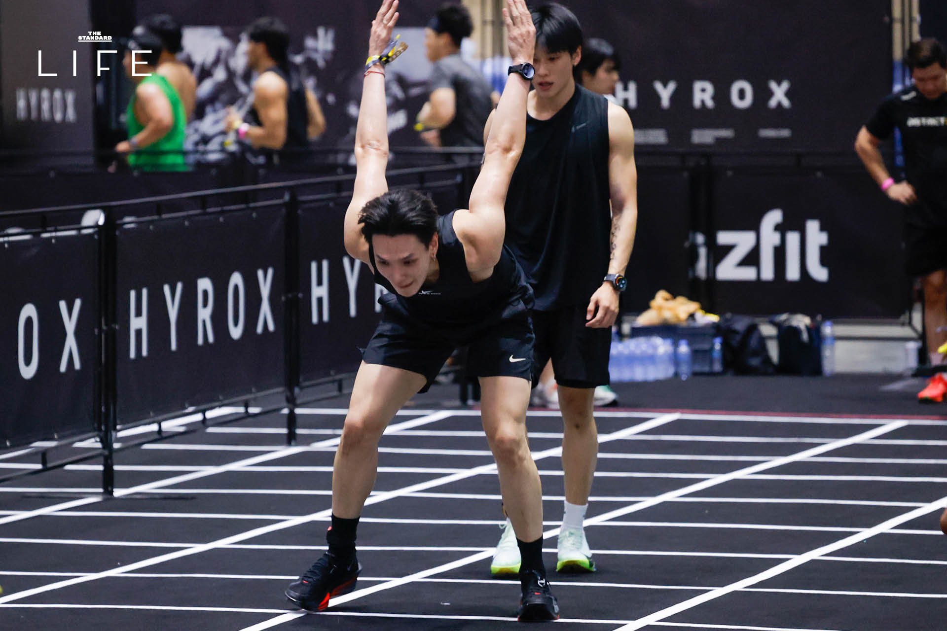 นักกีฬาจำนวนมากกำลังแข่งขันในงาน BYD HYROX Bangkok 3