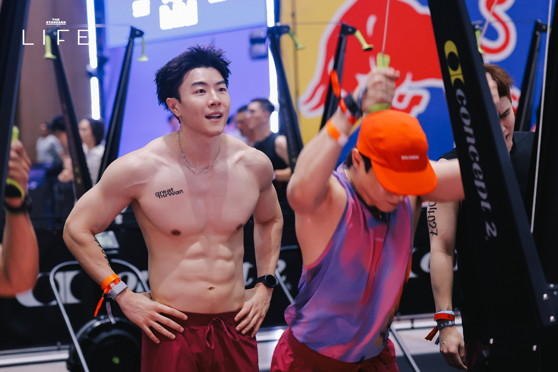 ภาพนักกีฬาชายคนดังกำลังแข่งขันในเรซ Men Doubles ของ BYD HYROX Bangkok 2026 1