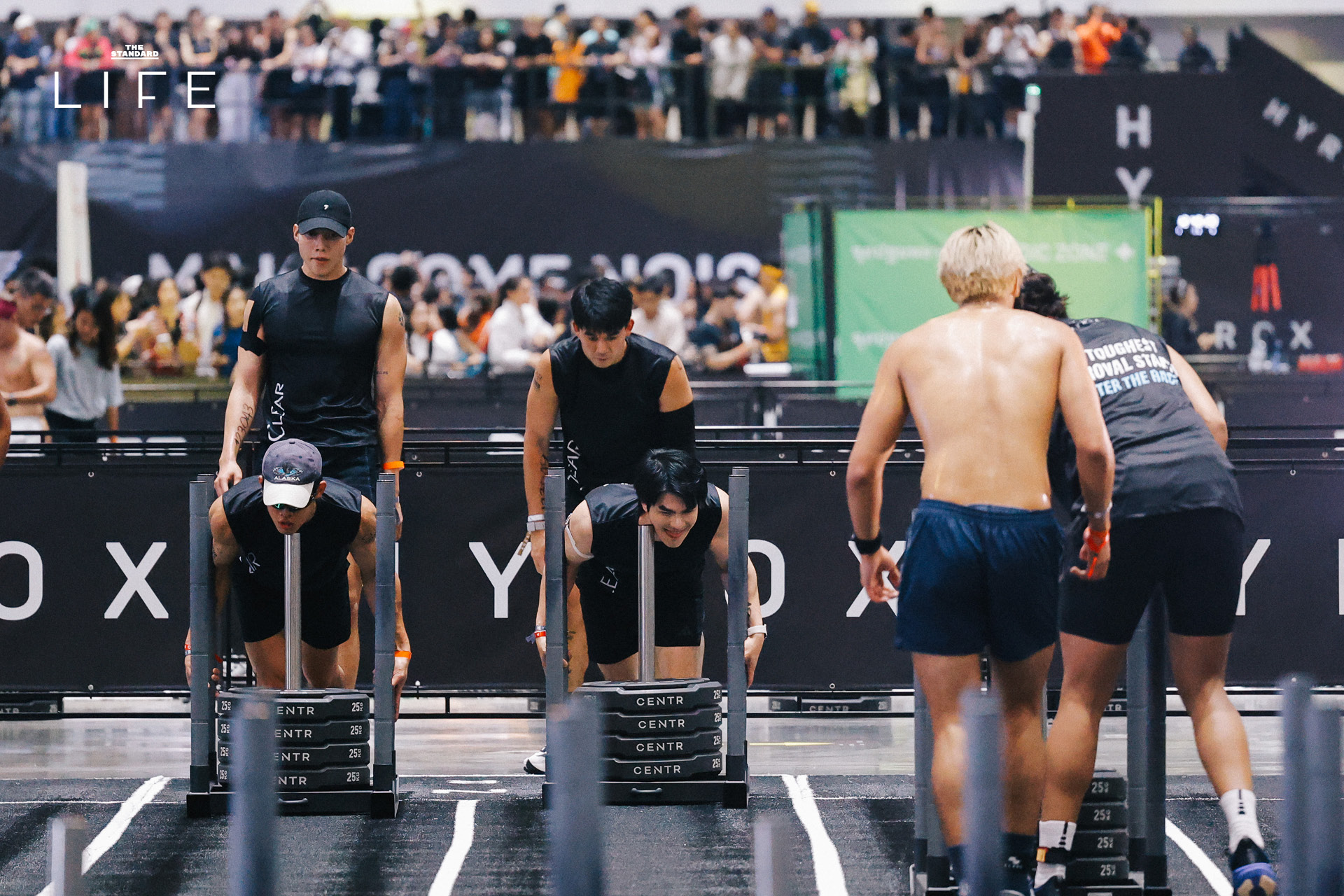 ภาพนักกีฬาชายคนดังกำลังแข่งขันในเรซ Men Doubles ของ BYD HYROX Bangkok 2026 3