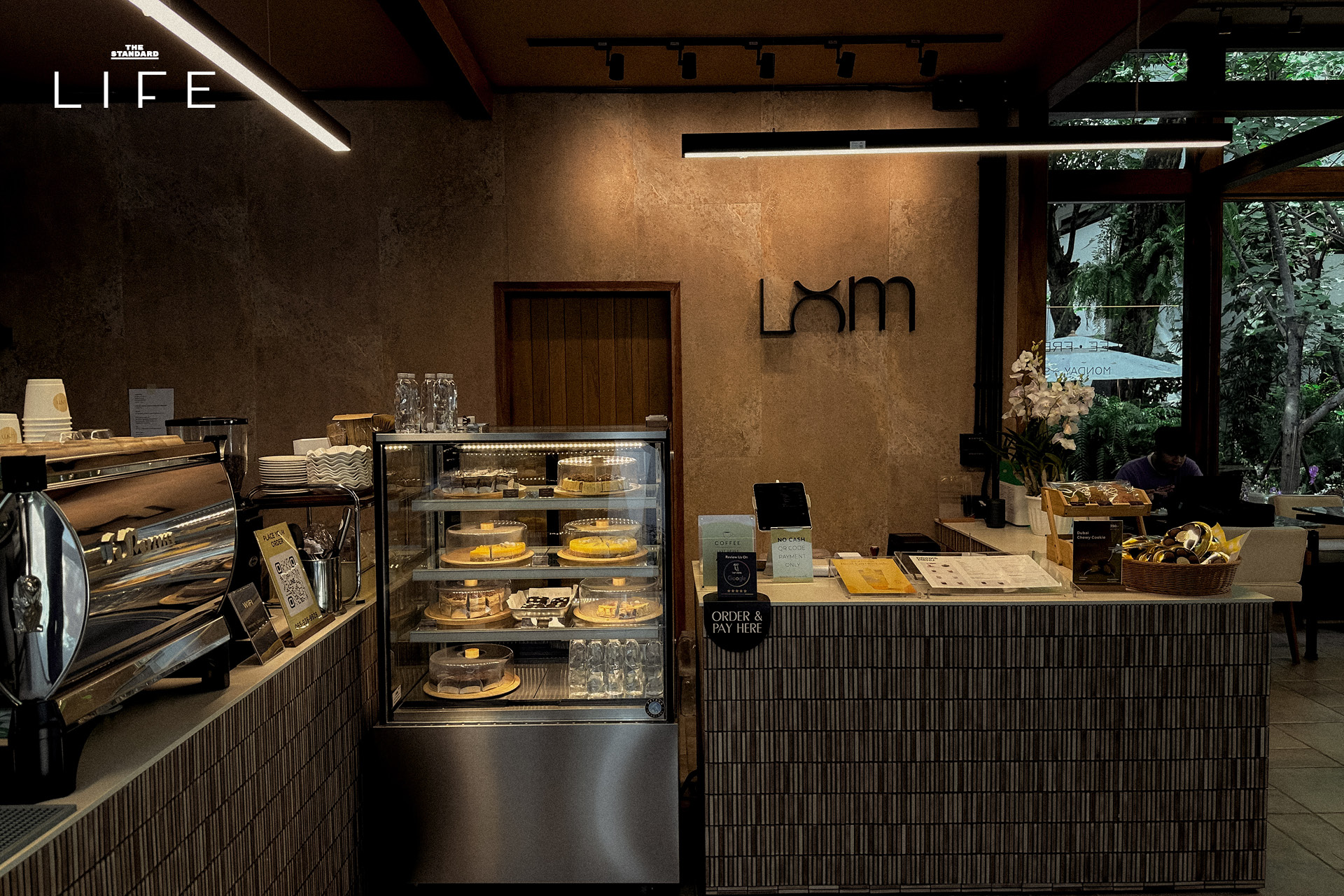 Cafe LOM คาเฟ่เรือนกระจกเปิดใหม่ย่านพระราม 9 บรรยากาศร่มรื่น 5