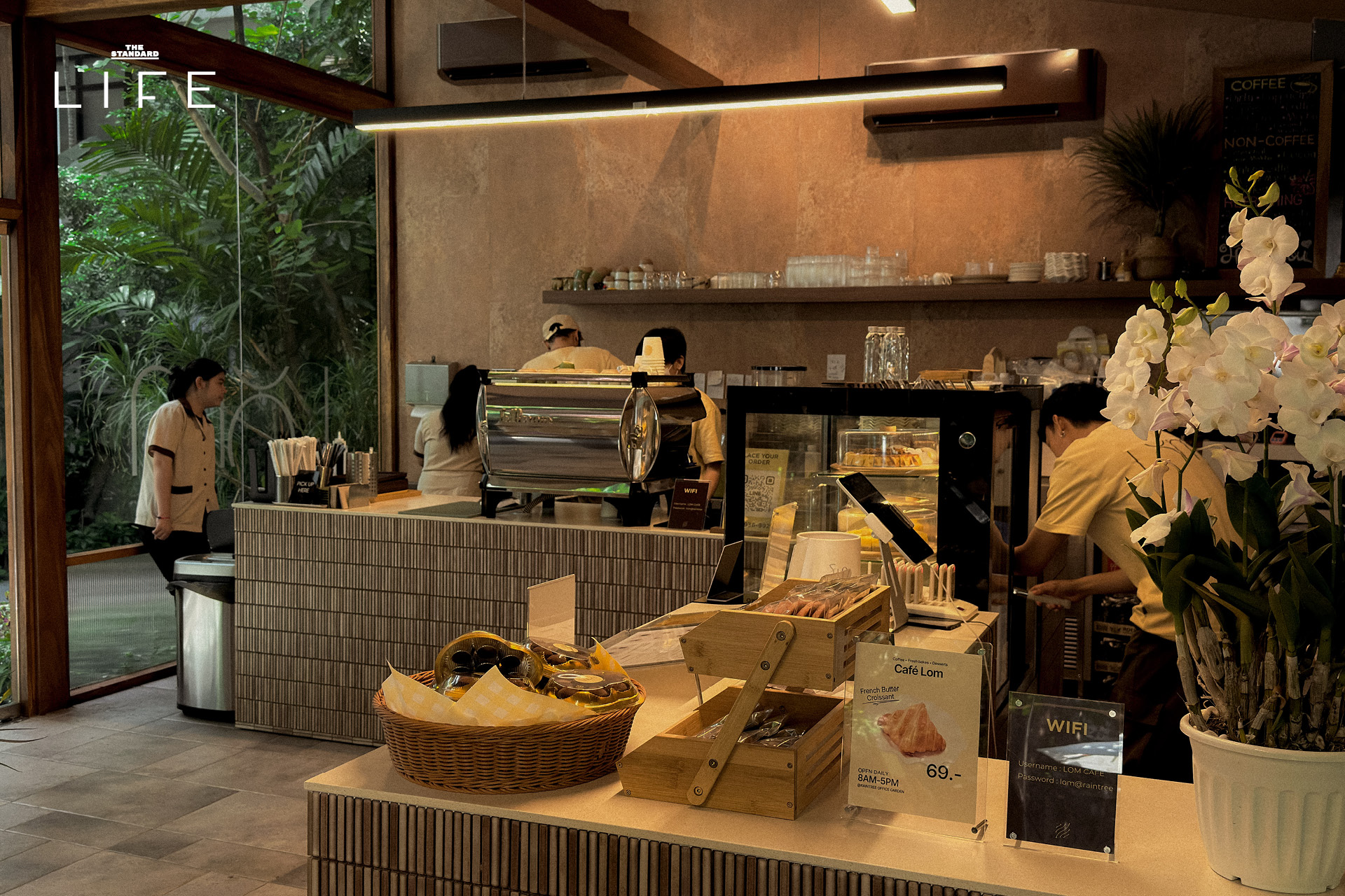 Cafe LOM คาเฟ่เรือนกระจกเปิดใหม่ย่านพระราม 9 บรรยากาศร่มรื่น 6