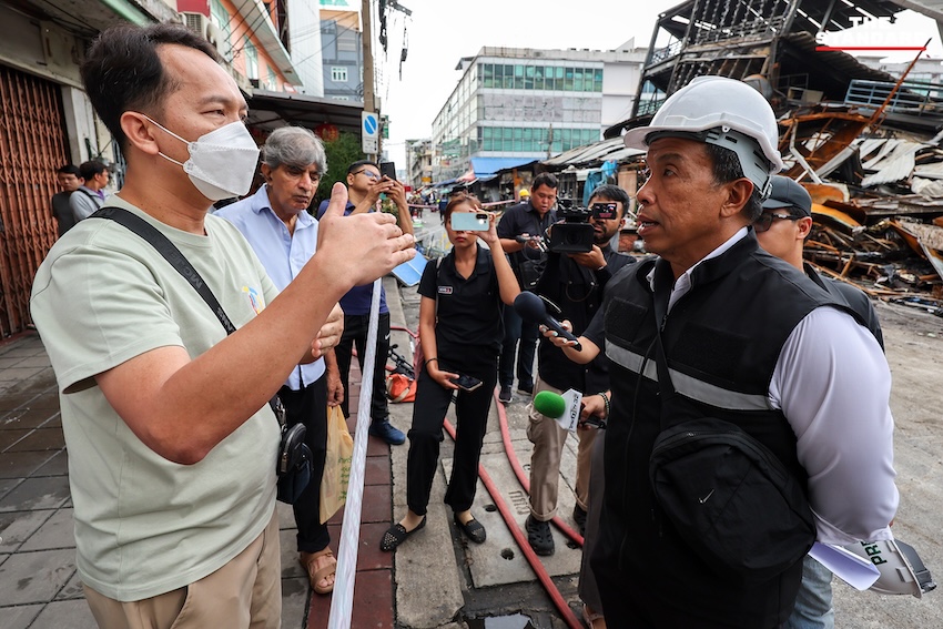 ชัชชาติ สิทธิพันธุ์ ผู้ว่าฯ กทม. ลงพื้นที่ตรวจสอบเหตุเพลิงไหม้คลองถมเซ็นเตอร์ 12