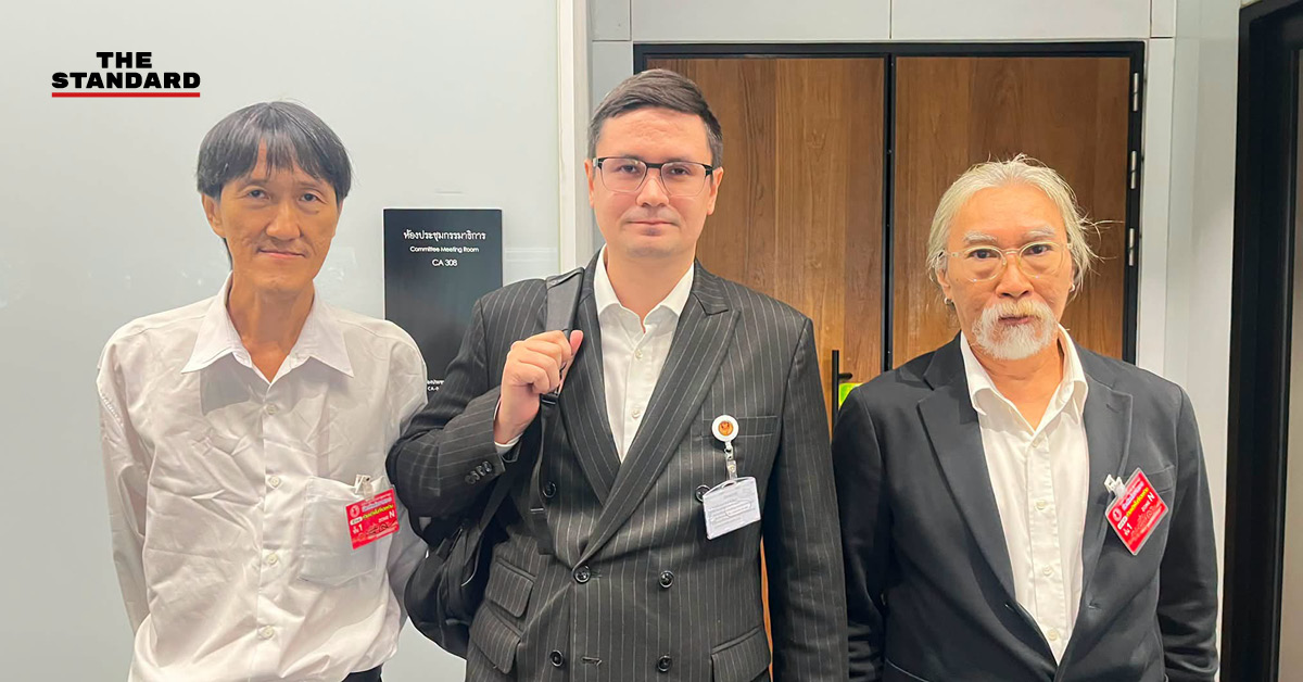 ภาพ รังสิมันต์ โรม และคณะกรรมาธิการฯ กำลังประชุมตรวจสอบปมคัดลอกงานวิจัย มช.