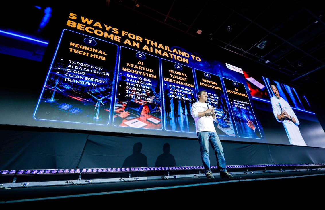 ภาพผู้บริหารเครือเจริญโภคภัณฑ์ อไรซ์ เวนเจอร์ส ทรู คอร์ปอเรชั่น และ Amazon Web Services ร่วมกันประกาศความร่วมมือ 6