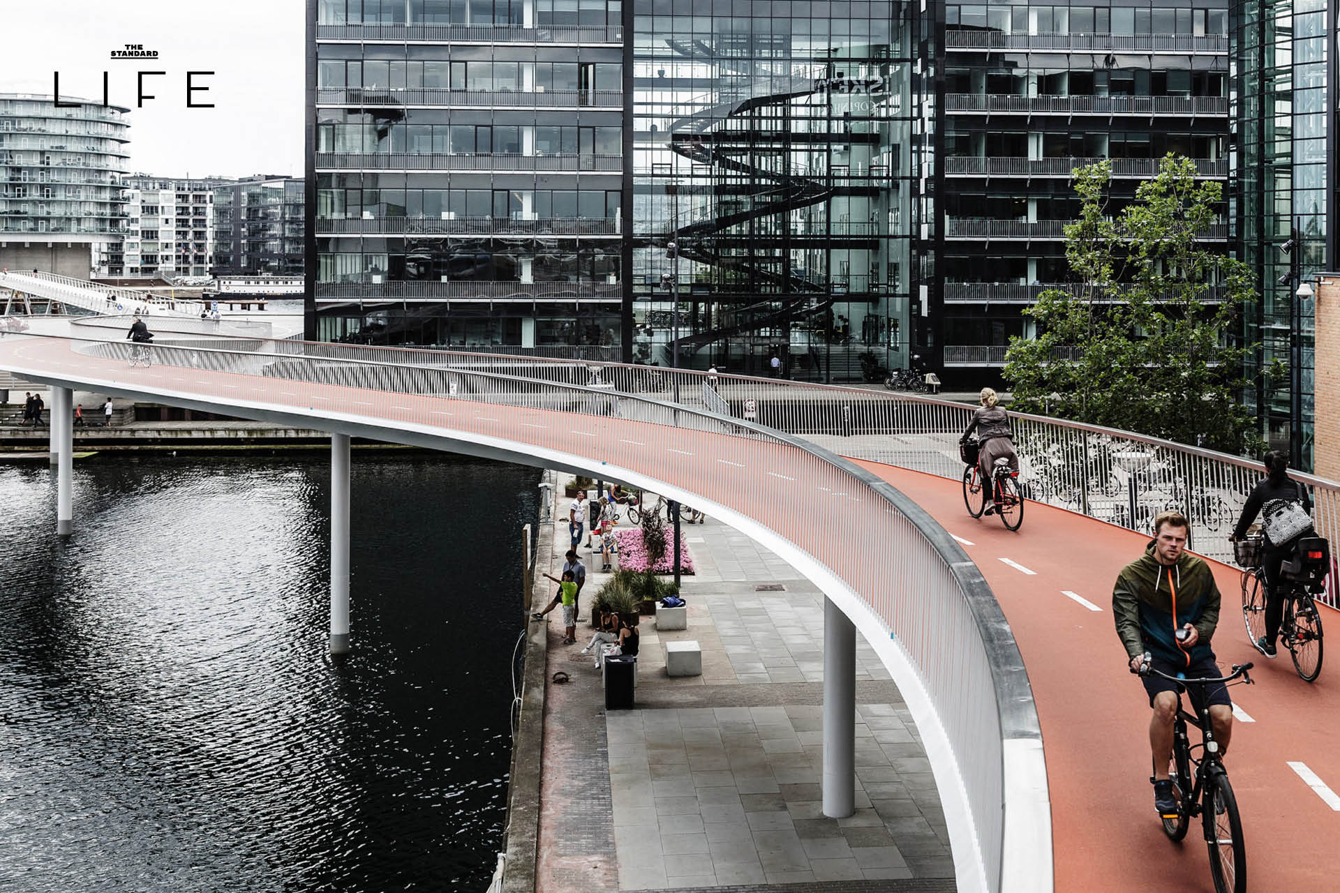 ภาพสะพานจักรยานลอยฟ้า Cykelslangen (The Bicycle Snake) ในโคเปนเฮเกน ที่ออกแบบมาเพื่อการสัญจรที่ยั่งยืนและปลอดภัย 2