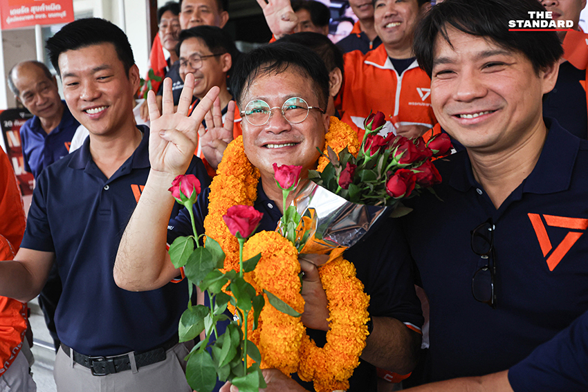 เดชรัต สุขกำเนิด ผู้สมัครนายก อบจ. นนทบุรี เบอร์ 4 พร้อมแกนนำพรรคประชาชน 1