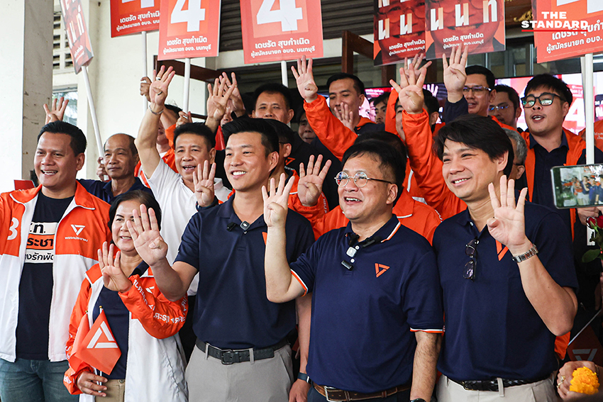 เดชรัต สุขกำเนิด ผู้สมัครนายก อบจ. นนทบุรี เบอร์ 4 พร้อมแกนนำพรรคประชาชน 4