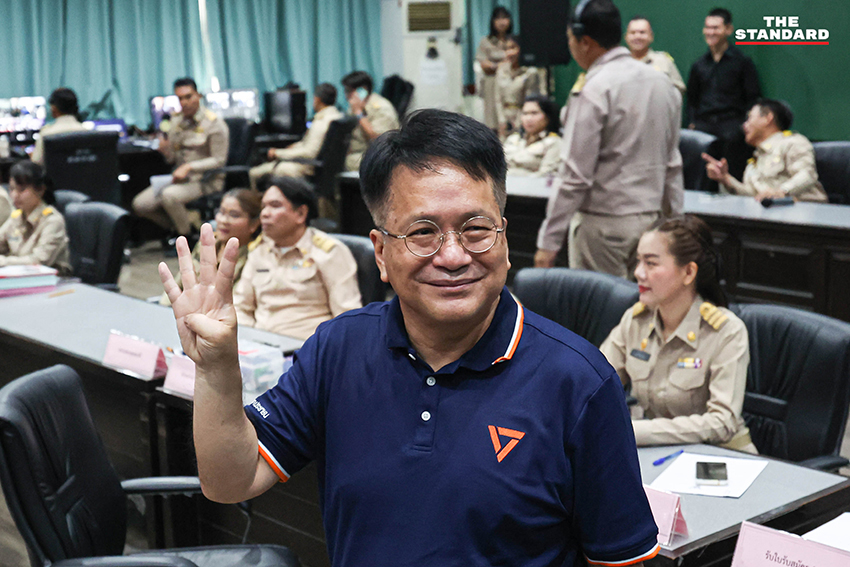 เดชรัต สุขกำเนิด ผู้สมัครนายก อบจ. นนทบุรี เบอร์ 4 พร้อมแกนนำพรรคประชาชน 6