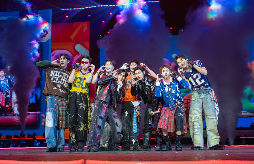 ภาพบรรยากาศคอนเสิร์ต DUANG GO ROUND ที่อิมแพ็ค อารีน่า แสดงโดย 7 นักแสดงจากซีรีส์ ด้วงกับเธอ 11