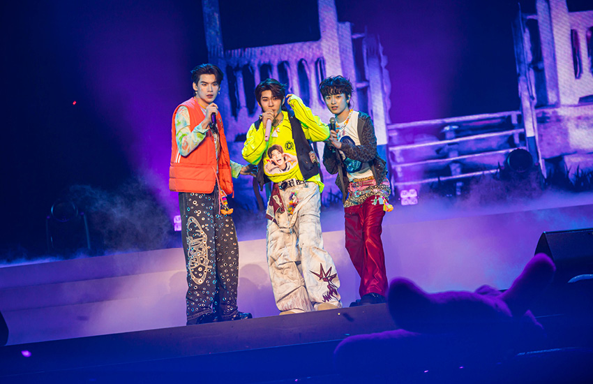 ภาพบรรยากาศคอนเสิร์ต DUANG GO ROUND ที่อิมแพ็ค อารีน่า แสดงโดย 7 นักแสดงจากซีรีส์ ด้วงกับเธอ 4