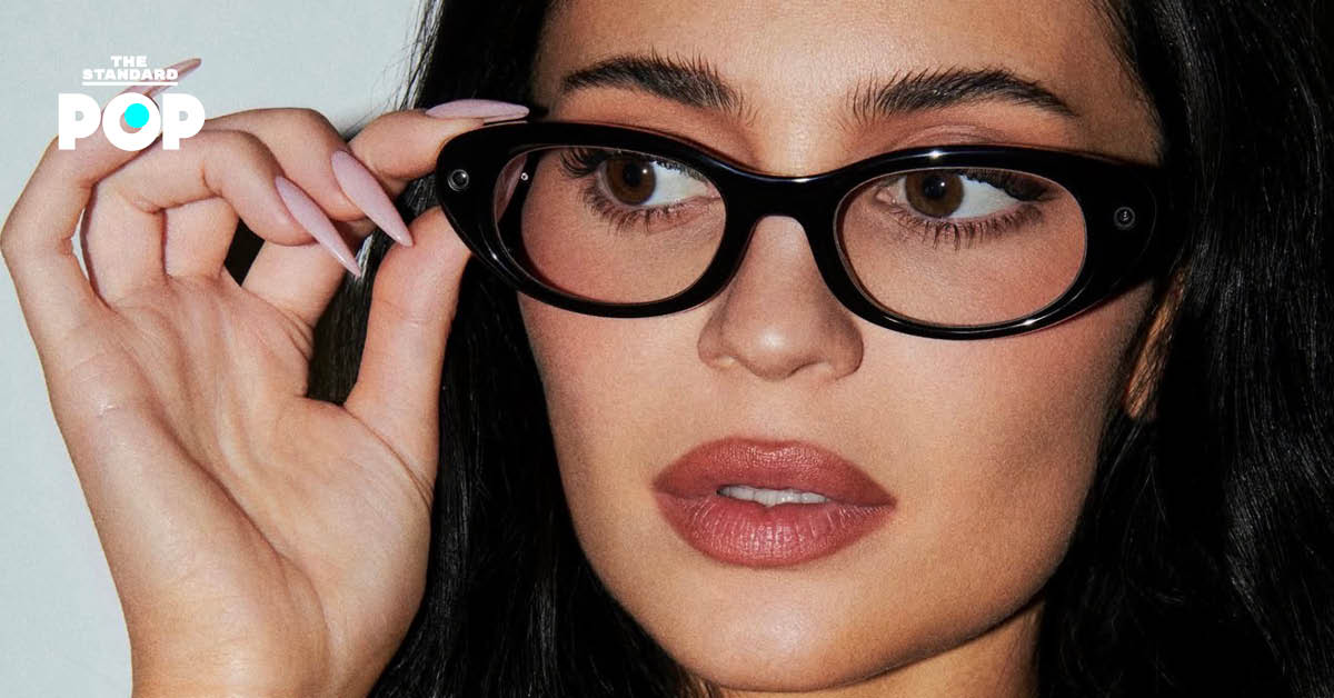 ภาพโลโก้ EssilorLuxottica หรือแว่นตาอัจฉริยะ