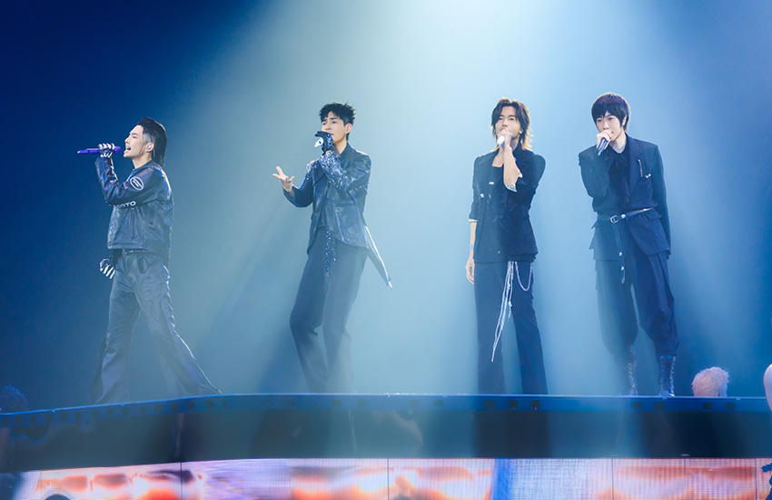 ภาพบรรยากาศคอนเสิร์ต F FOREVER 1st World Tour in Bangkok ที่มี Jerry Yan, Vanness Wu, Vic Chou และ Ashin แสดงบนเวที 360 องศา 2