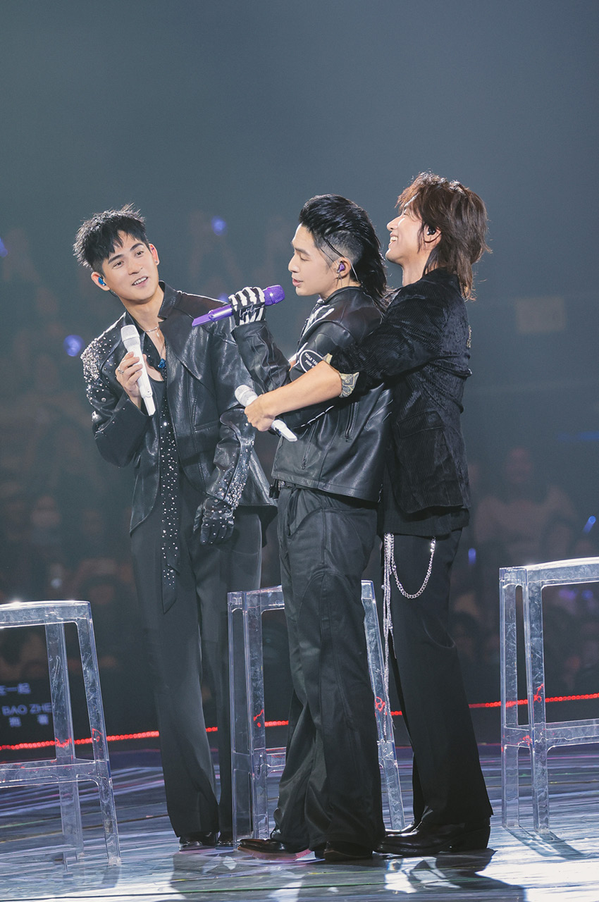 ภาพบรรยากาศคอนเสิร์ต F FOREVER 1st World Tour in Bangkok ที่มี Jerry Yan, Vanness Wu, Vic Chou และ Ashin แสดงบนเวที 360 องศา 3