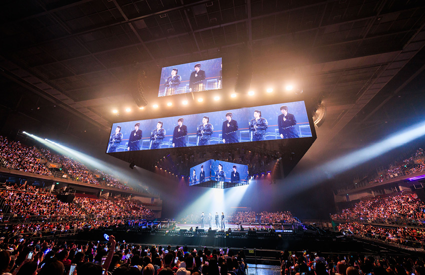 ภาพบรรยากาศคอนเสิร์ต F FOREVER 1st World Tour in Bangkok ที่มี Jerry Yan, Vanness Wu, Vic Chou และ Ashin แสดงบนเวที 360 องศา 5