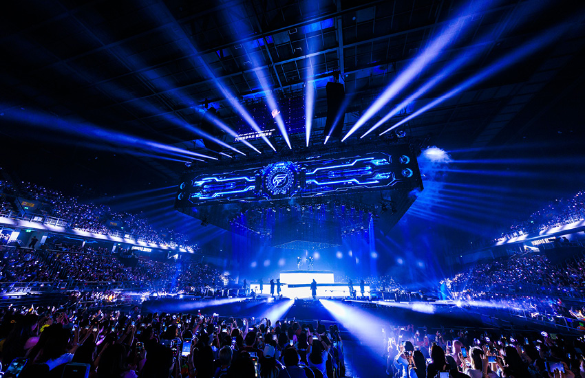 ภาพบรรยากาศคอนเสิร์ต F FOREVER 1st World Tour in Bangkok ที่มี Jerry Yan, Vanness Wu, Vic Chou และ Ashin แสดงบนเวที 360 องศา 6