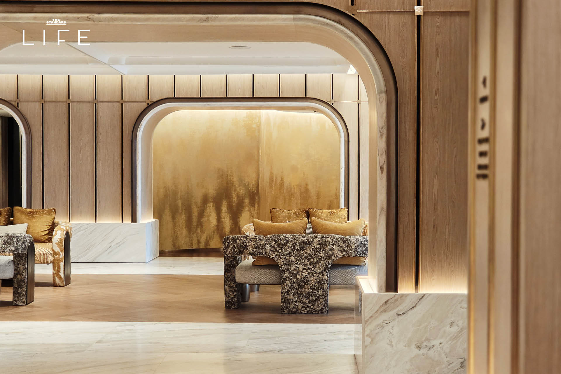 ภาพอาคารโรงแรม Fairmont Bangkok Sukhumvit ที่โดดเด่นและทันสมัย 1