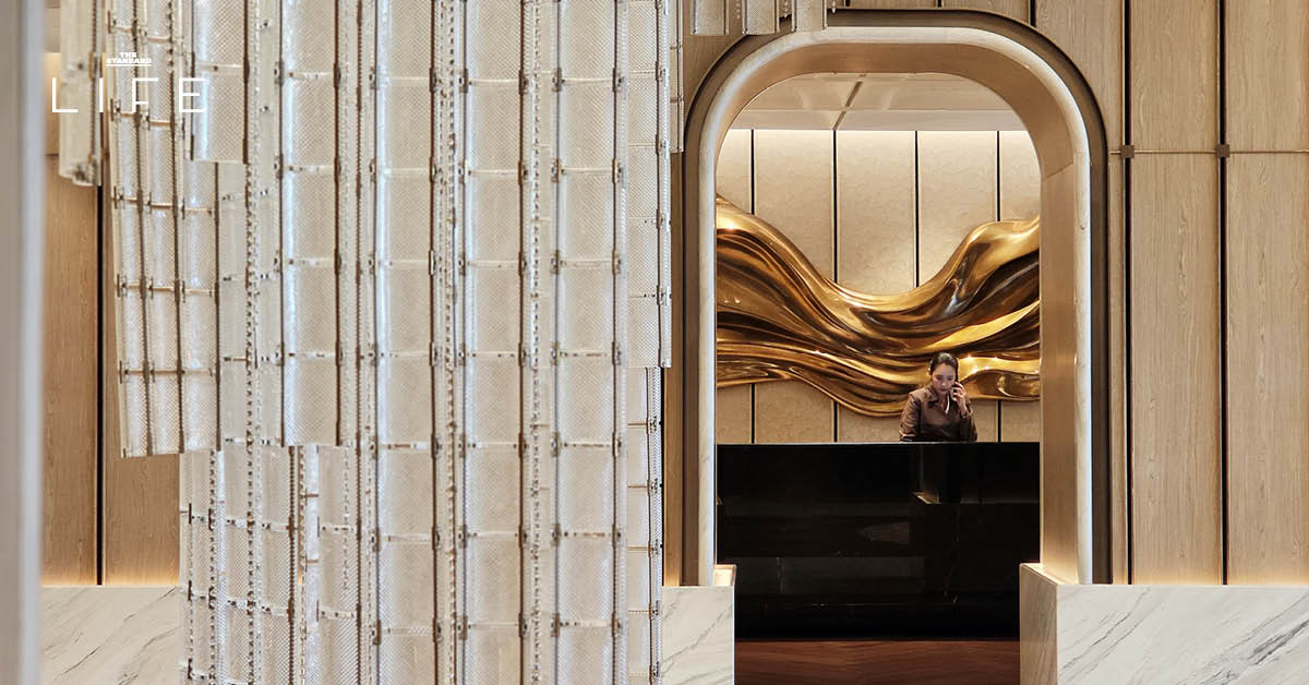 ภาพอาคารโรงแรม Fairmont Bangkok Sukhumvit ที่โดดเด่นและทันสมัย