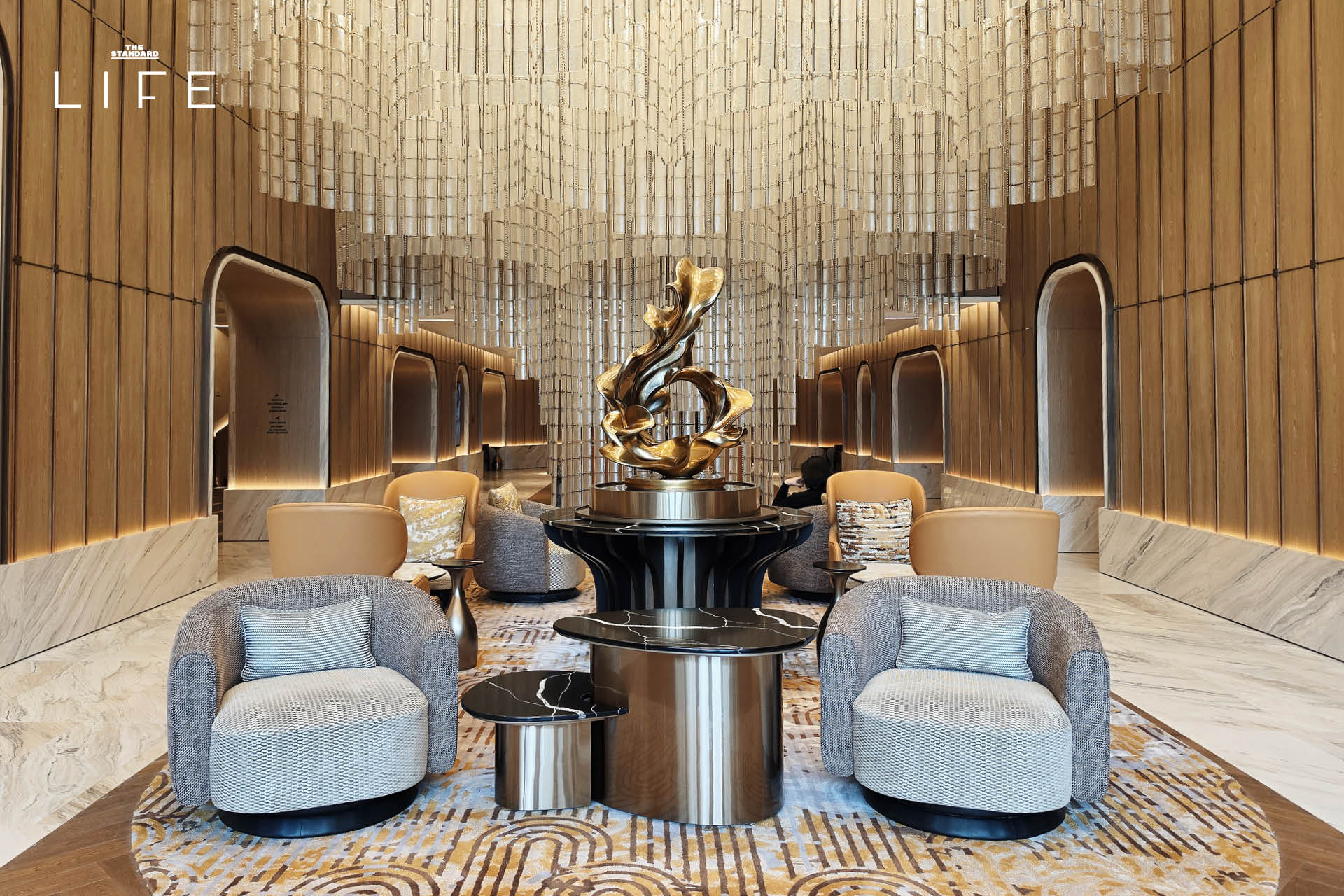 ภาพอาคารโรงแรม Fairmont Bangkok Sukhumvit ที่โดดเด่นและทันสมัย 2