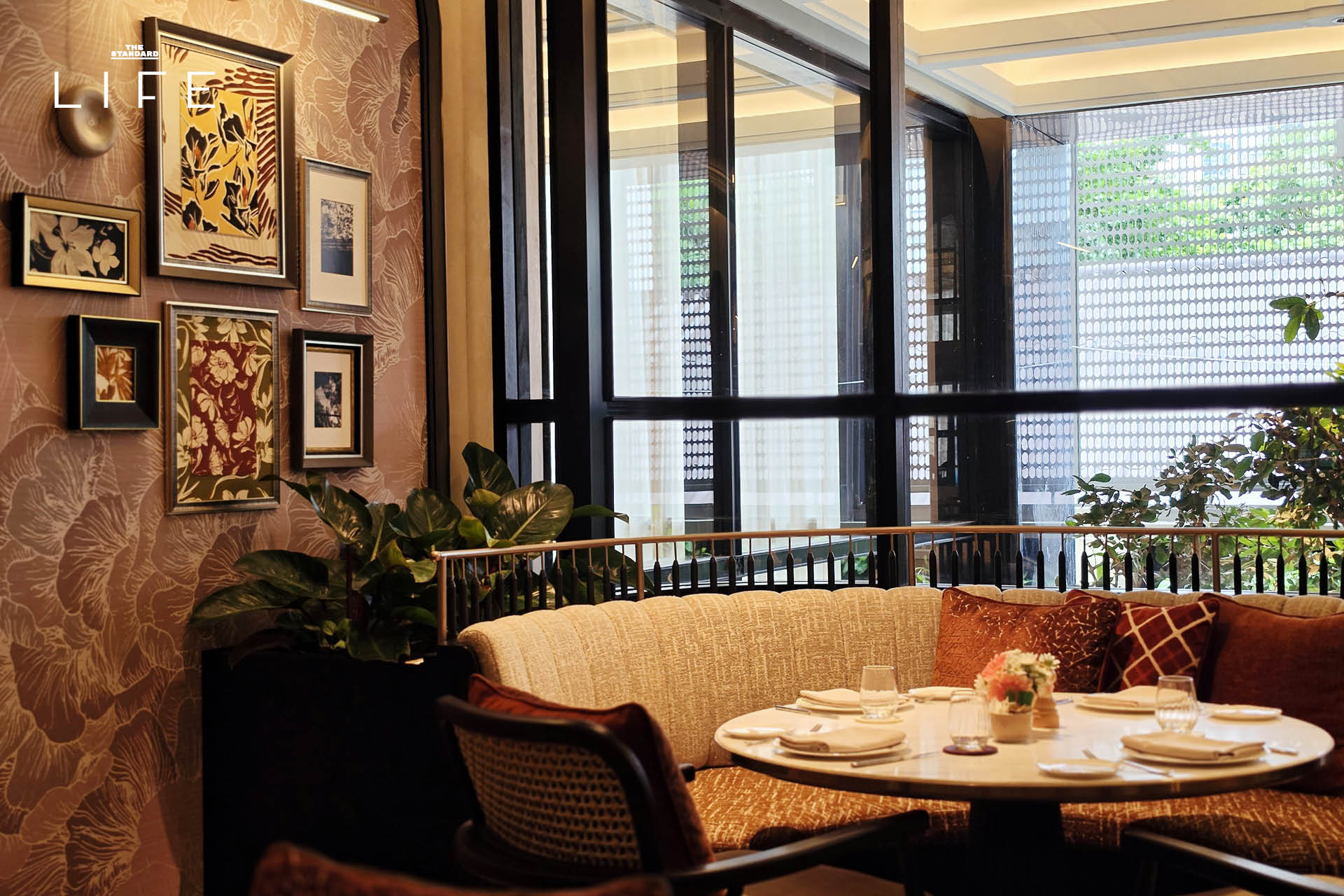 ภาพอาคารโรงแรม Fairmont Bangkok Sukhumvit ที่โดดเด่นและทันสมัย 5