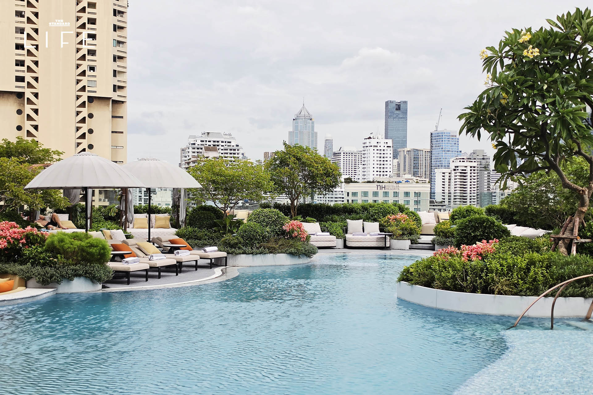 ภาพอาคารโรงแรม Fairmont Bangkok Sukhumvit ที่โดดเด่นและทันสมัย 7