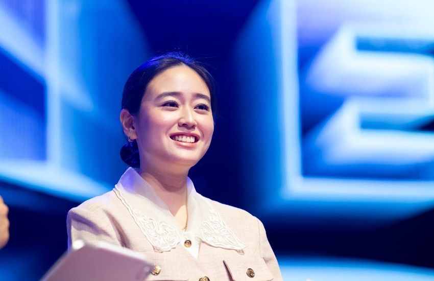 ภาพผู้บริหารธุรกิจครอบครัวกำลังพูดคุยถึงการสืบทอดกิจการ 3