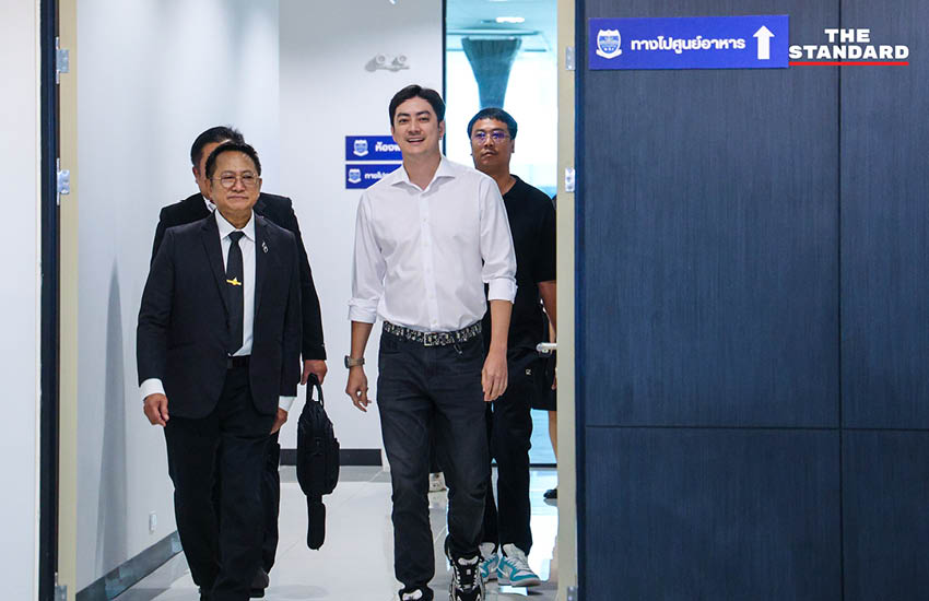 ฟิล์ม รัฐภูมิ โตคงทรัพย์ ขณะเดินทางเข้าพบพนักงานสอบสวน DSI เพื่อรับทราบข้อกล่าวหาคดี Forex 1