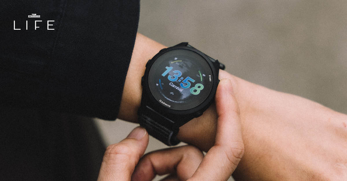ภาพนาฬิกา Garmin Forerunner 170 รุ่นพิเศษ Garmin x CARNIVAL พร้อมกล่องและสายนาฬิกาดีไซน์เฉพาะ