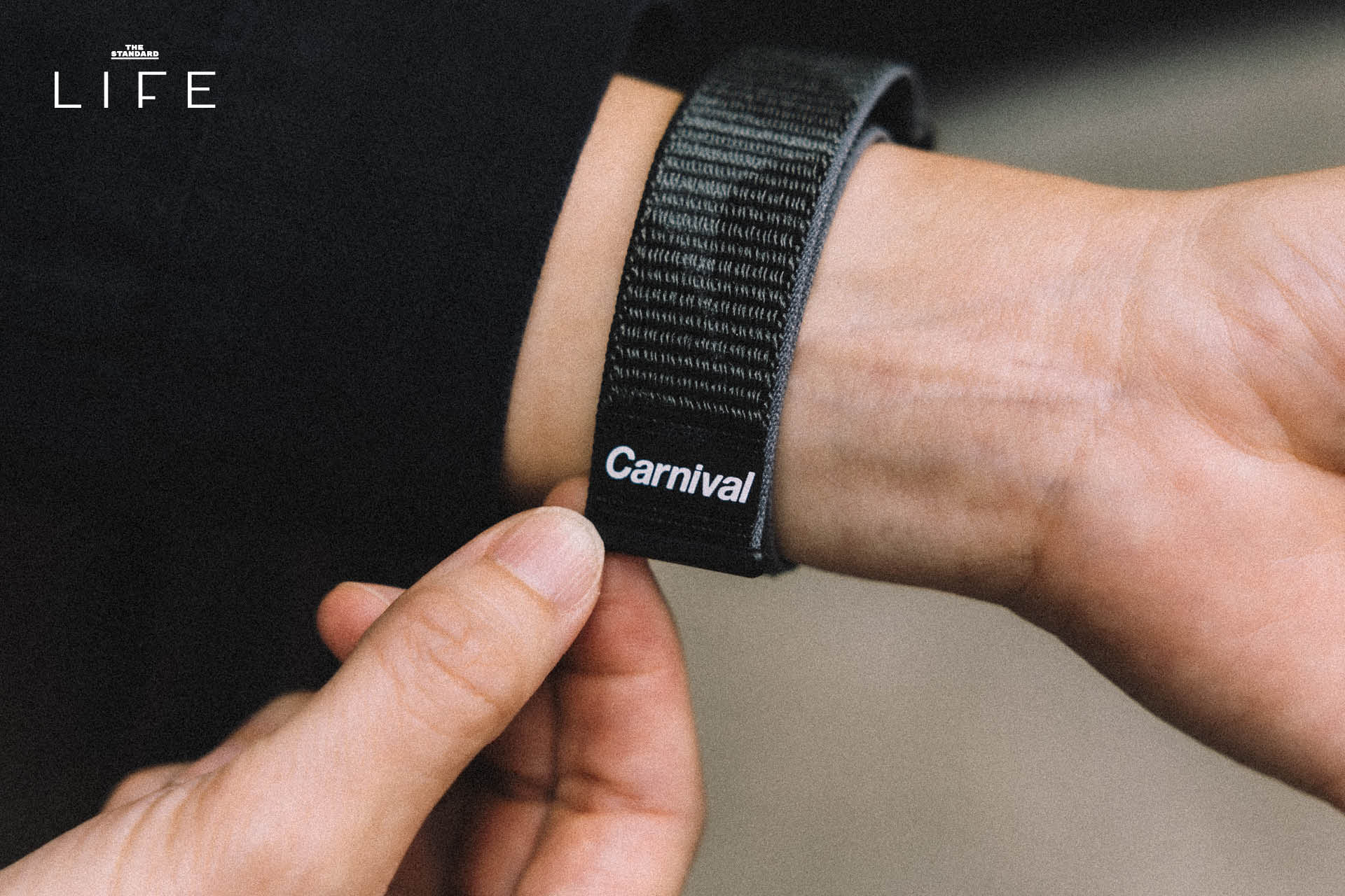 ภาพนาฬิกา Garmin Forerunner 170 รุ่นพิเศษ Garmin x CARNIVAL พร้อมกล่องและสายนาฬิกาดีไซน์เฉพาะ 1