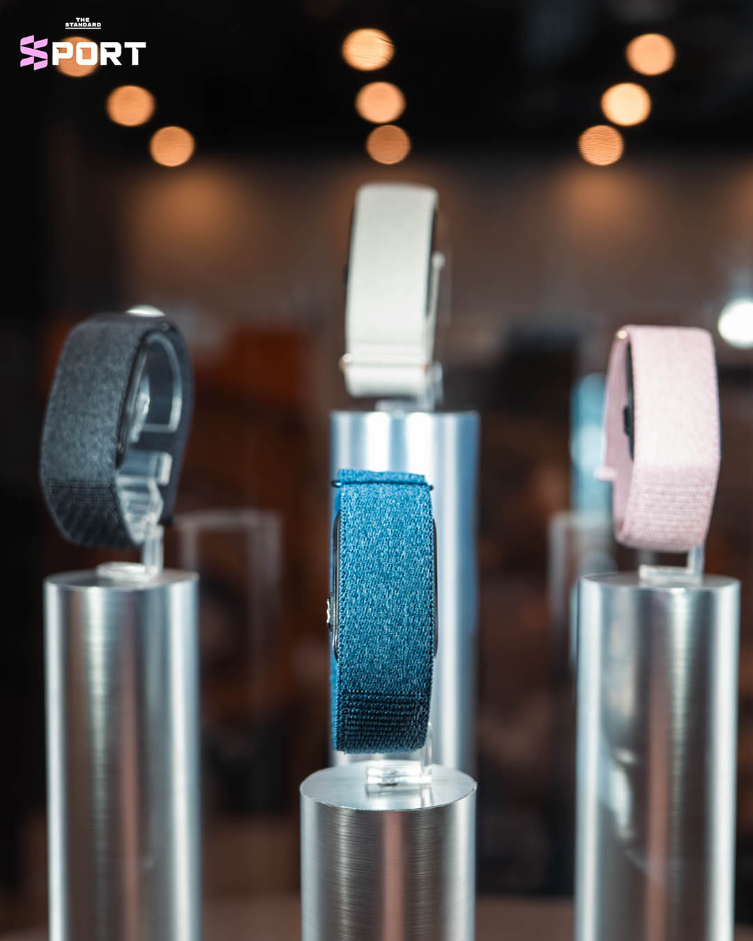 ภาพนาฬิกา GARMIN Cirqa แสดงตัวเรือนและสายรัดข้อมือสีดำ 1