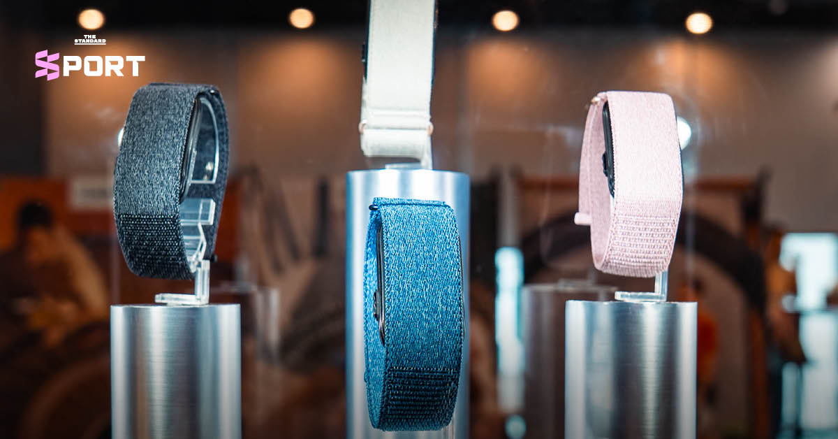 ภาพนาฬิกา GARMIN Cirqa แสดงตัวเรือนและสายรัดข้อมือสีดำ