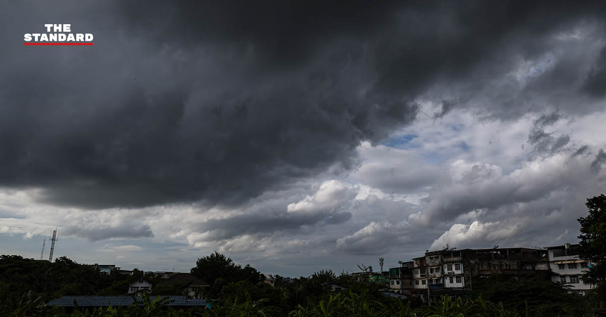 ภาพอินโฟกราฟิกเตือนภัยฝนตกหนักและน้ำท่วมฉับพลันใน 12 จังหวัดภาคเหนือและภาคตะวันออกเฉียงเหนือ