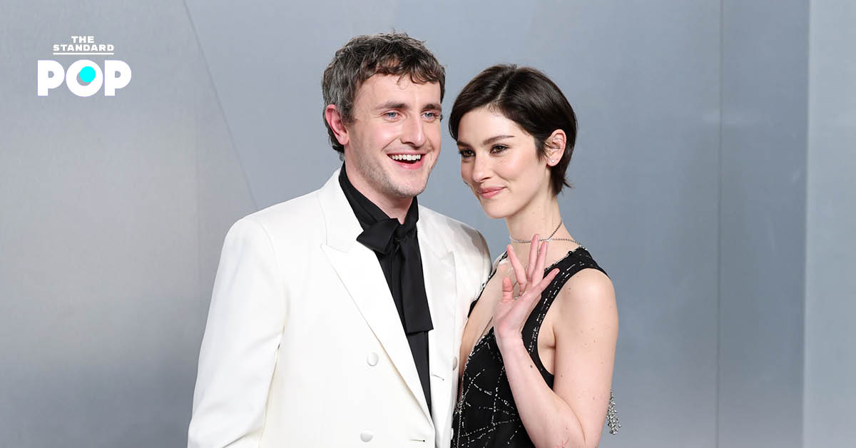Gracie Abrams และ Paul Mescal ถ่ายภาพร่วมกันในงาน