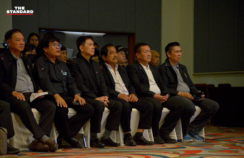 ภาพ ยิ่งชีพ อัชฌานนท์ ผู้อำนวยการ iLaw แถลงข่าวเรียกร้อง กกต. สั่งฟ้องคดีฮั้ว สว. 4