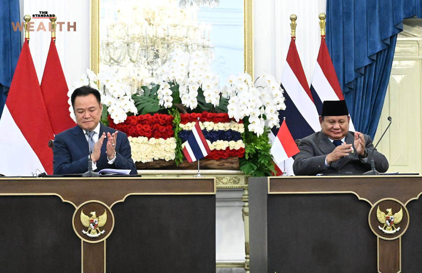 ภาพธงชาติไทยและธงชาติอินโดนีเซียโบกสะบัดคู่กัน 1