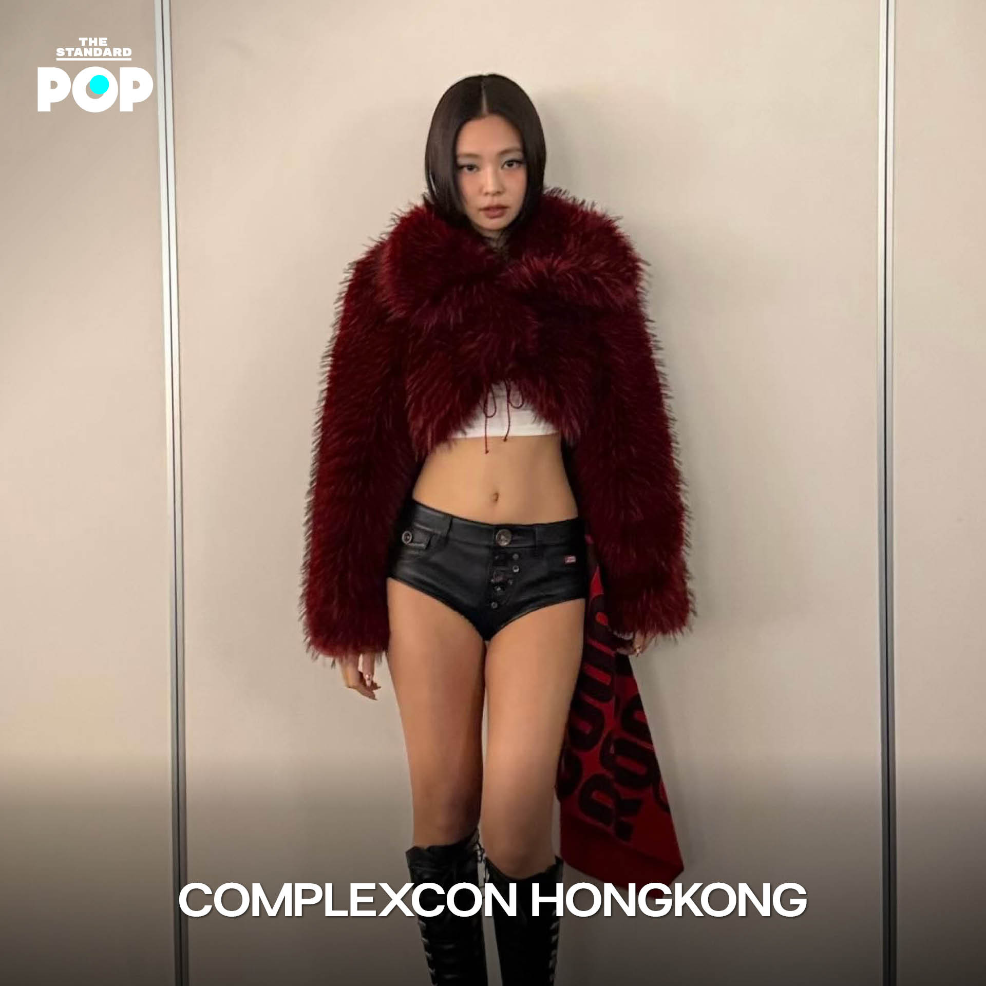 ภาพเจนนี่ คิม สมาชิกวง BLACKPINK กำลังแสดงบนเวทีเทศกาลดนตรี 6