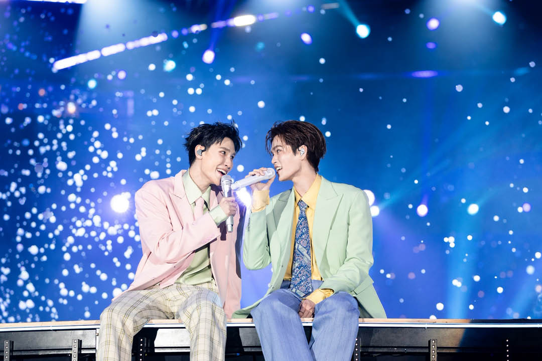 จูเนียร์และมาร์คแสดงคอนเสิร์ต SunnyMoon CONCERT 1