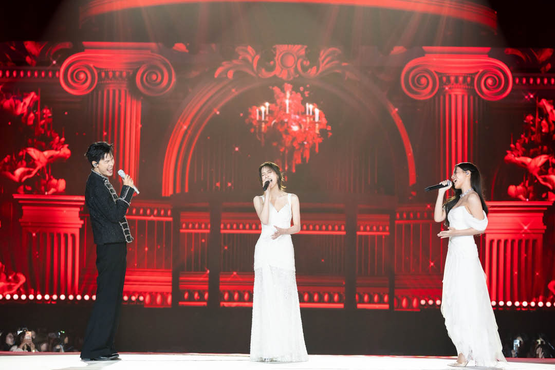 จูเนียร์และมาร์คแสดงคอนเสิร์ต SunnyMoon CONCERT 11
