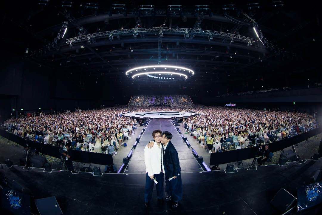 จูเนียร์และมาร์คแสดงคอนเสิร์ต SunnyMoon CONCERT 17